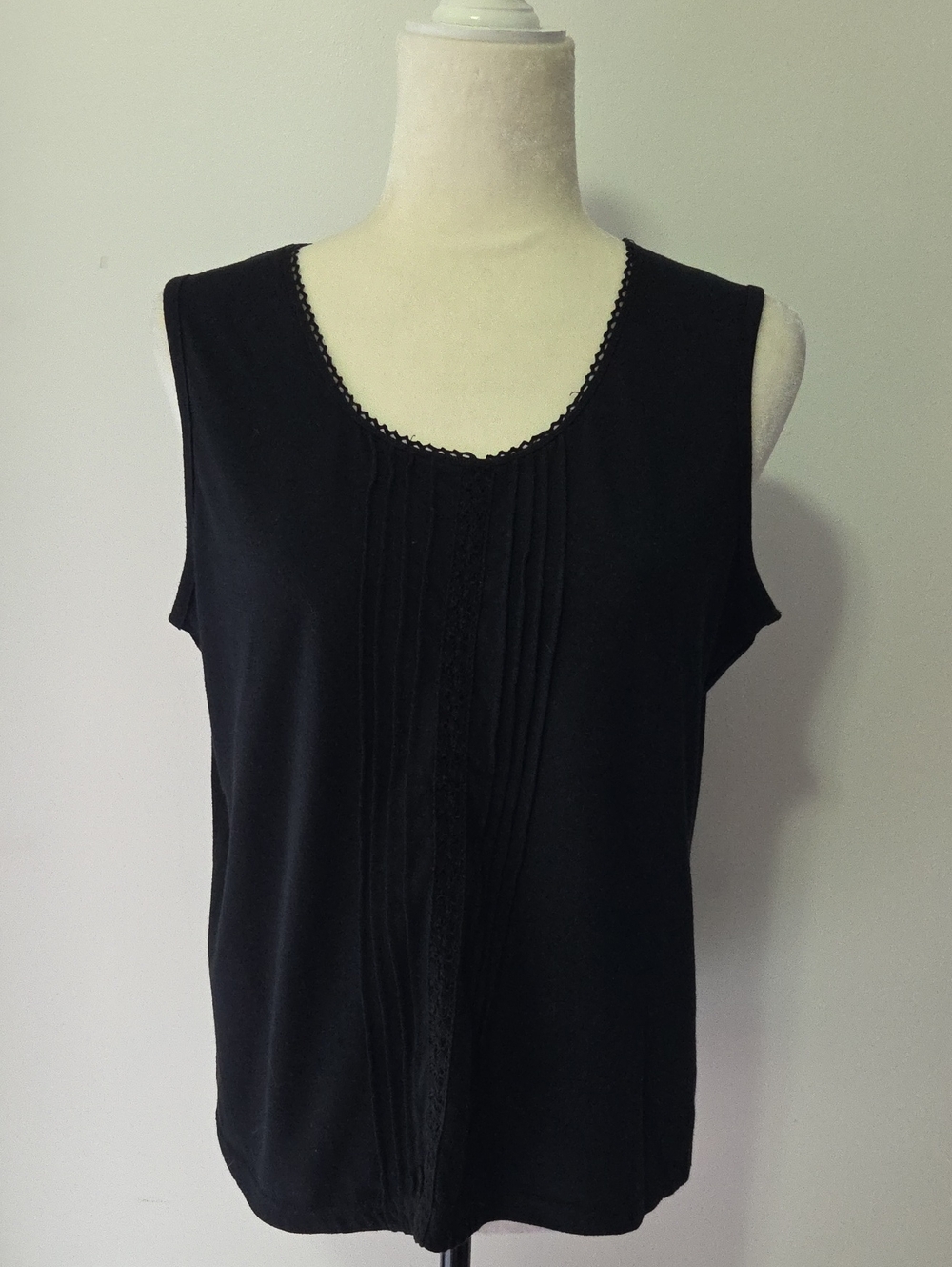 jason maxwell Black Sleeveless Pintuck Lace-Trim Tank